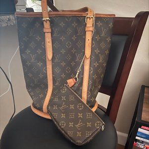 Authentic LV Bucket bag w Makeup bag attached w chain, large 10.5hx14W 10" drop